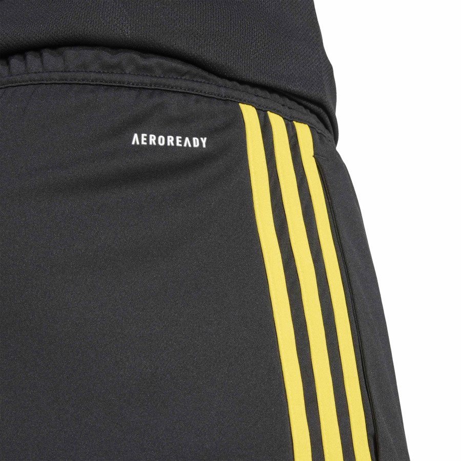 Short Manchester United third 2025/26